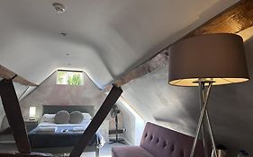 The Red Lion & Cellar Room, Betchworth